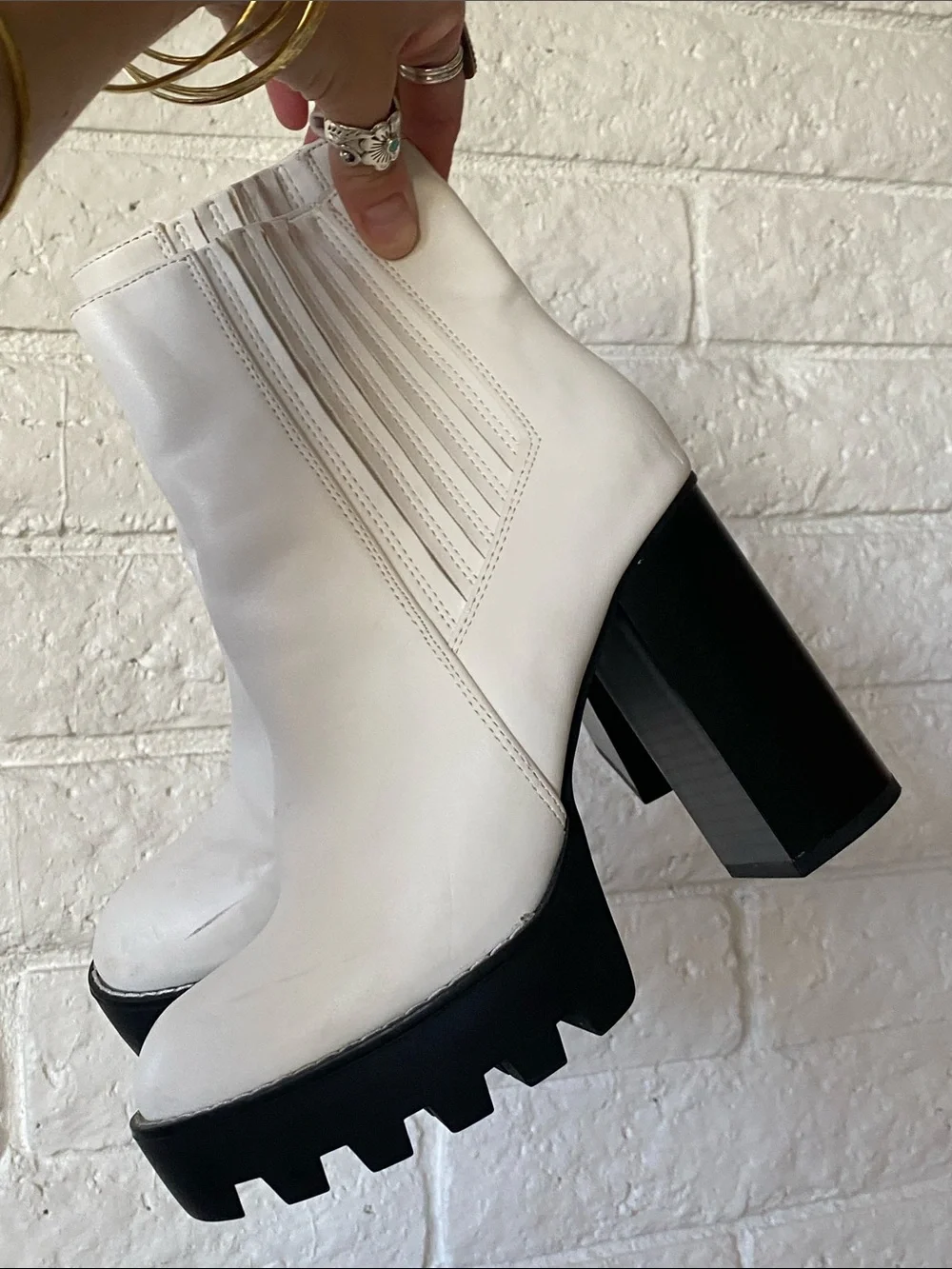 🌼 White Platform Chelsea Ankle Boots with Black Lug Sole Forever 21 size 7
